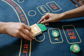 55mmk Live Casino Mobile APP ဖြင့် ကစားနေသောမြင်ကွင်း