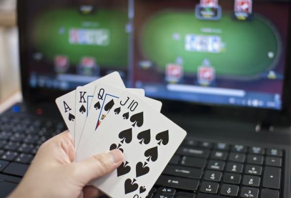 55mmk ကာစီနို Slots Roulette Blackjack MMK ဖြင့် ကစားနေသောမြင်ကွင်း